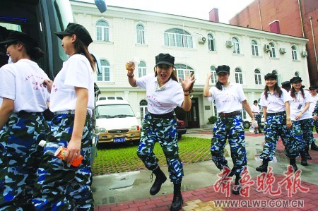 励志话剧送给灾区青少年